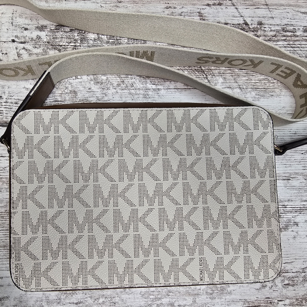 Michael Kors Jet Set Crossbody Purse with Logo Strap NWT - Picture 2 of 7